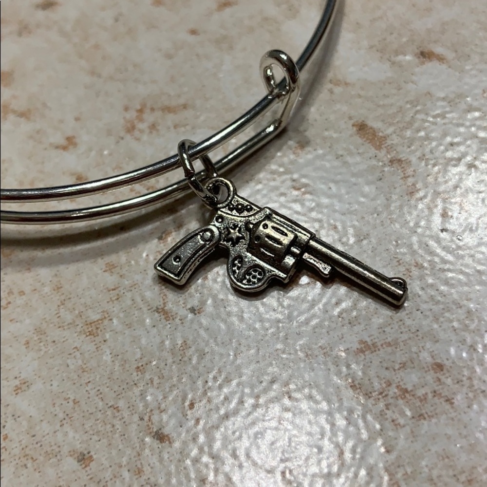 3/$10 - Adjustable gun bangle NWOT